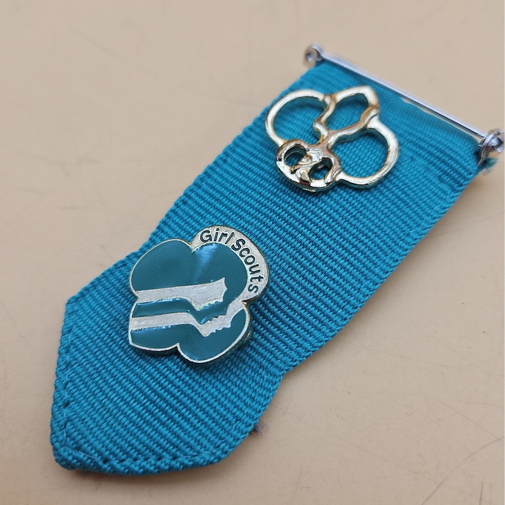 Vintage Girl Scout Insignia Tab Teal Ribbon With 2 Membership Pins Trefoil GSUSA